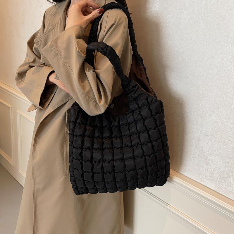 Cotton clothes underarm large-capacity woven bag women's new 2025 simple and fashionable diamond tote bag shoulder bag