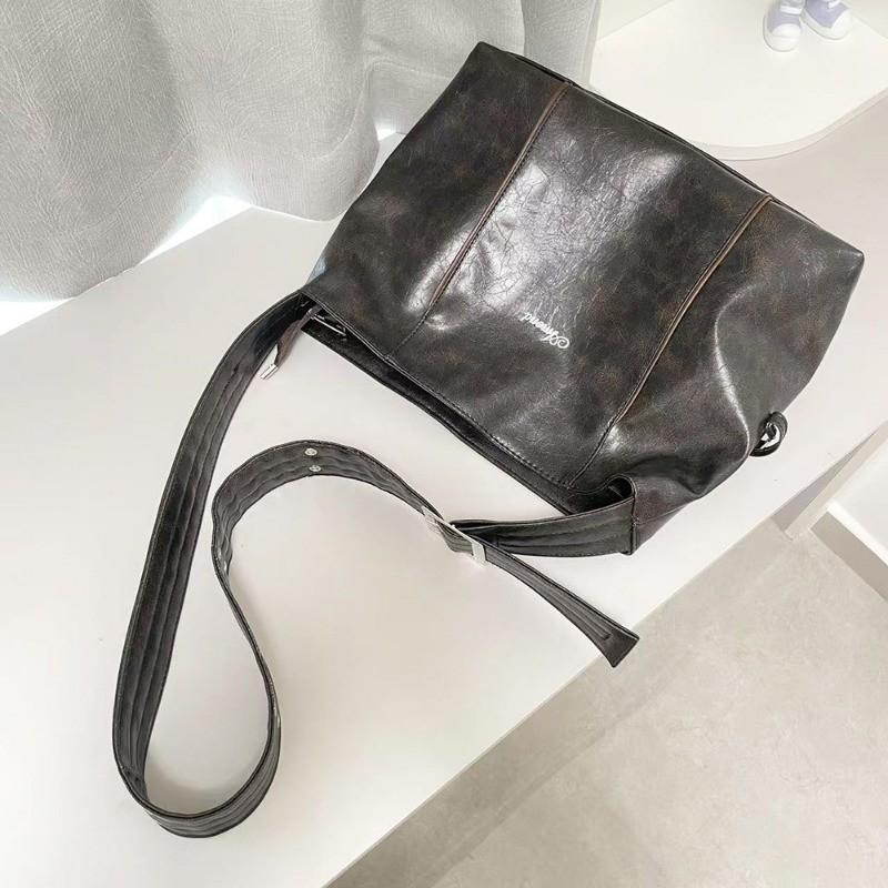 IELGY Retro Large Capacity Tote Bag with Wide Shoulder Strap Design Commuter Shoulder Crossbody Bag
