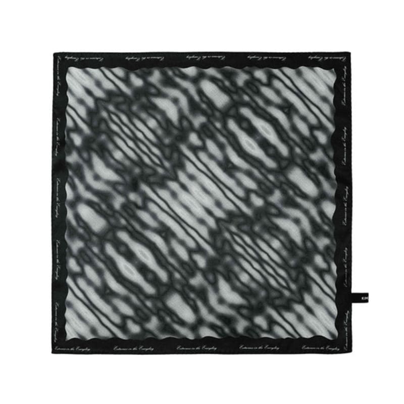 

KIMZISU Haze Motif Mini Scarf 45 _ BLACK BLACK_OS