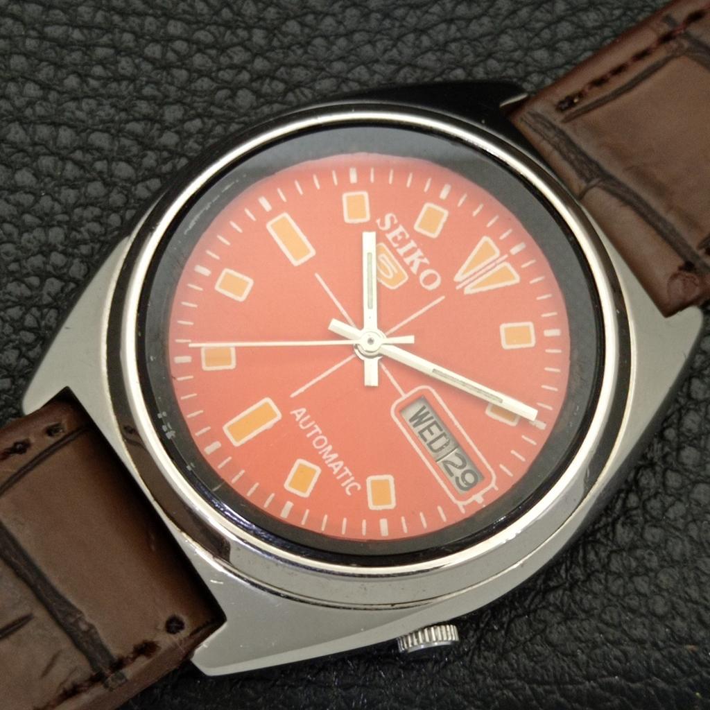 VINTAGE SEIKO 5 AUTOMATIC 7009A JAPAN MENS ORANGE COLOR DIAL WATCH A702096-5 R208-a702096