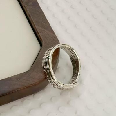 Vintage Colored Zircon Distressed Tree Grain Ring - Simple, Stylish, Irregular Temperament.