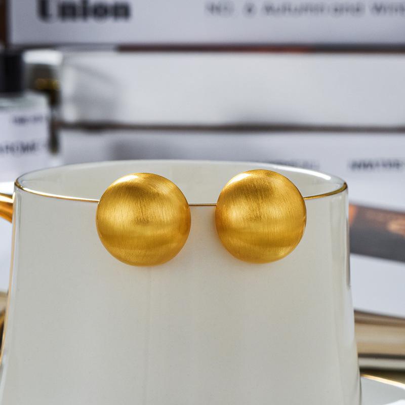 

Простые ретро матовые серьги с брашировкой женские приливные с чувством высокого класса темпераментные серьги-шарики серьги-пряжки для ушей женские аксессуары ювелирные изделия