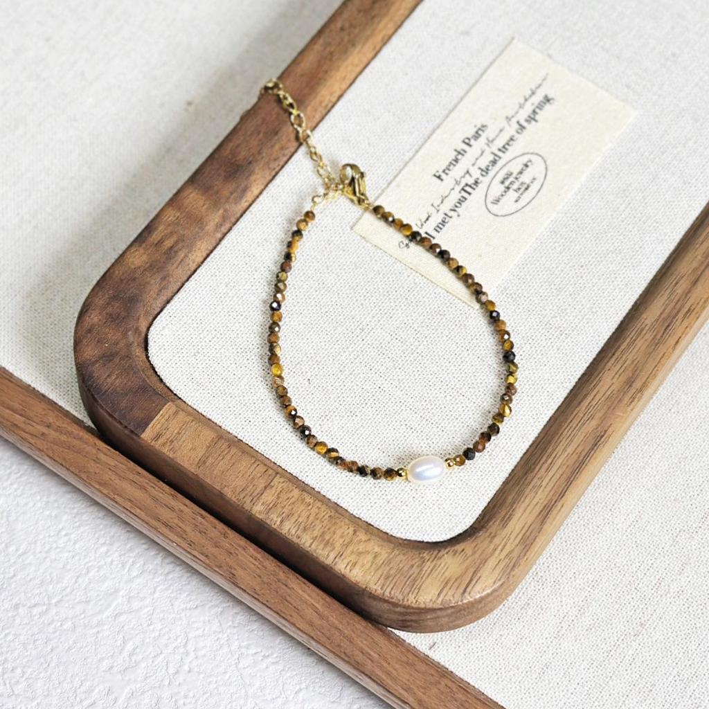 Elegant Freshwater Pearl & Natural Stone Beaded Bracelet for Women, Ultra-Fine, Versatile Hand Jewelry.