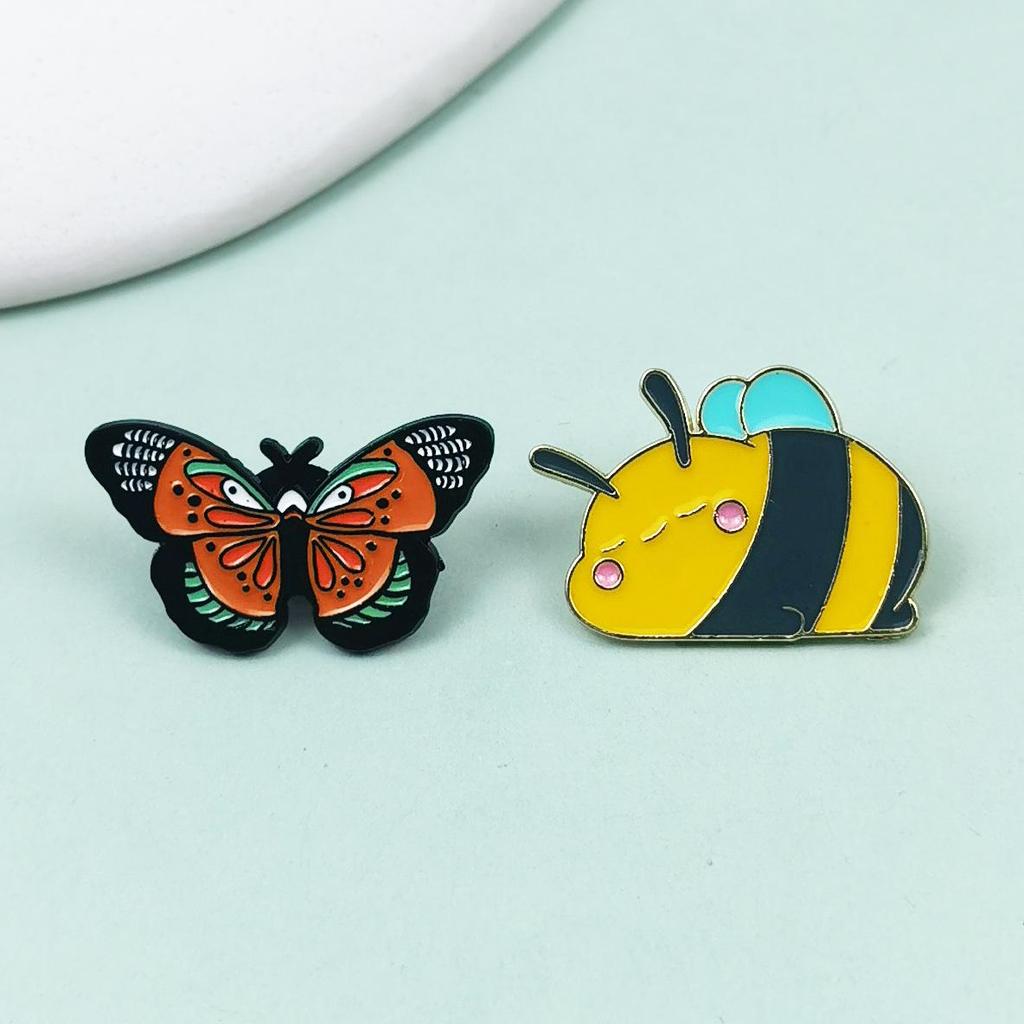 Charming Butterfly & Bee Metal Badge: Cartoon Insect Brooch for Clothing & Accessories