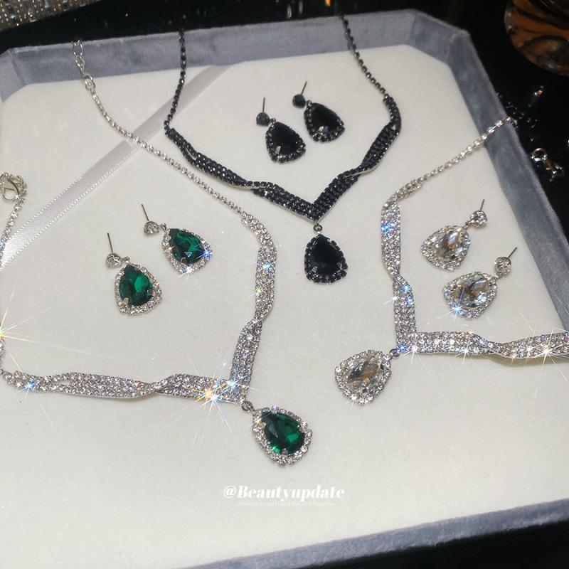 Set di orecchini a pendente a goccia con diamanti Meier e collana - collezione di gioielli di lusso e di alta gamma