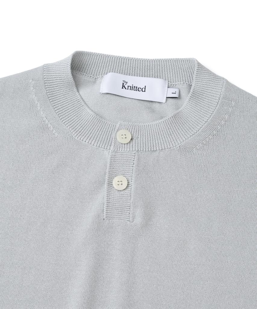 KNITTED Shellon Cooling Single Crop Henley Neck Knit Light Grey