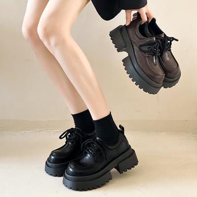 Lederschuhe für Damen im Frühjahr und Herbst 2026 neuer britischer Stil Retro vielseitige Schwammkuchenschuhe