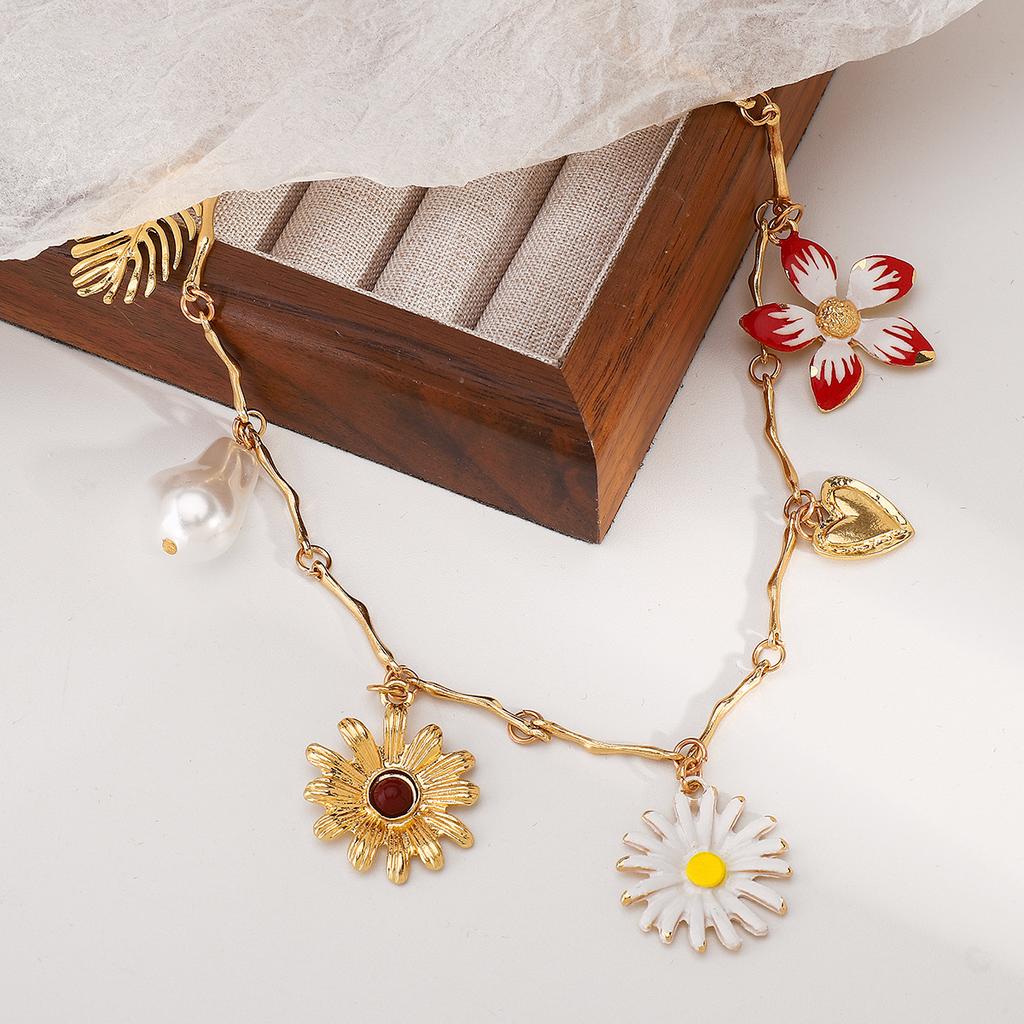 New Arrival Butterfly Flower Multi Pendant Necklace Retro Simple Style Alloy Choker Necklace Fashion Jewelry For Women