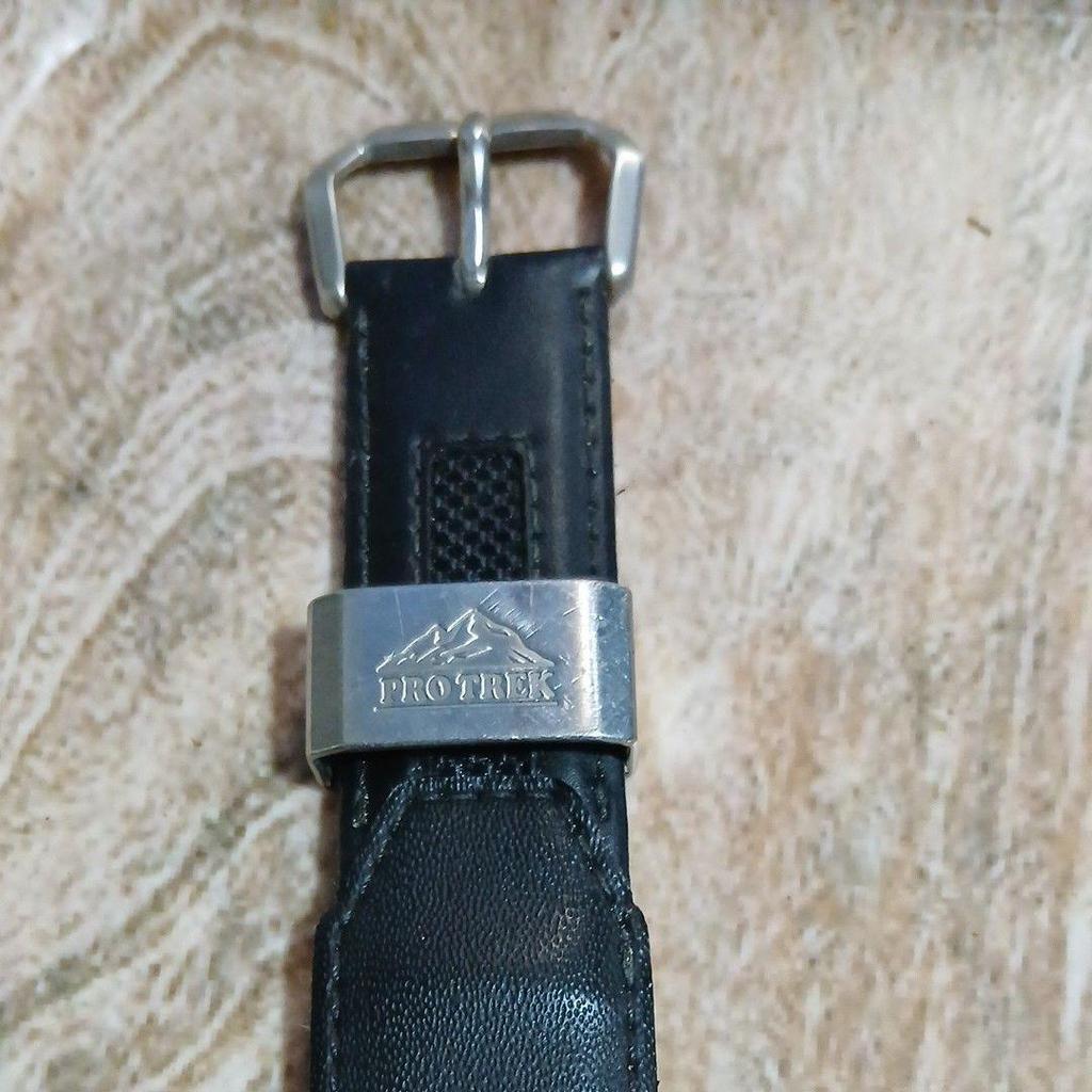 Used CASIO PRO TREK PRT-1400 Casio Pro Trek wristwatch, no battery, scratched, manual