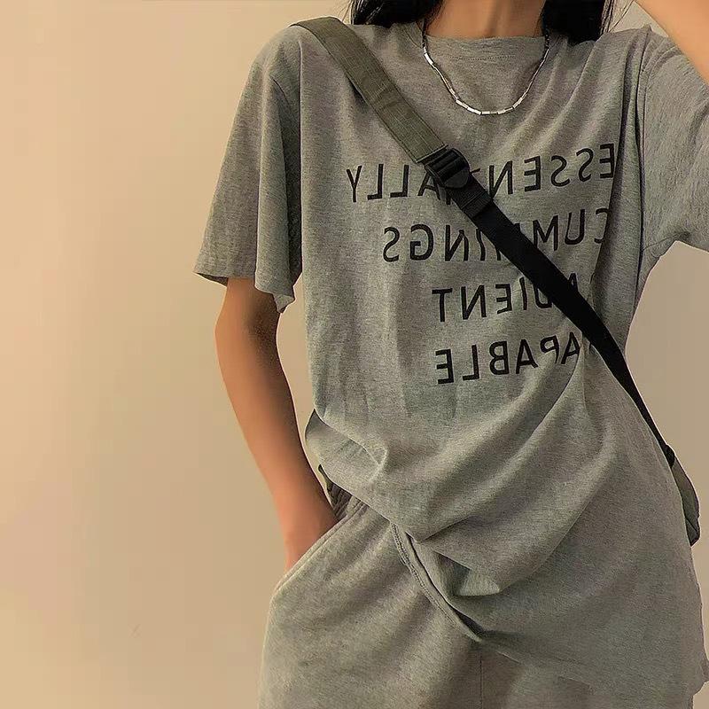 Collier Géométrique Carré en Acier Titane avec T-Shirt Été Femme Hip-Hop Vent Froid Luxe Léger Niche Haut de Gamme Chaîne Pull