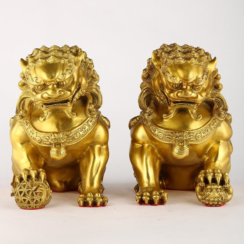 A pair of copper , Beijing , bottomless palace door lions, home crafts and gifts