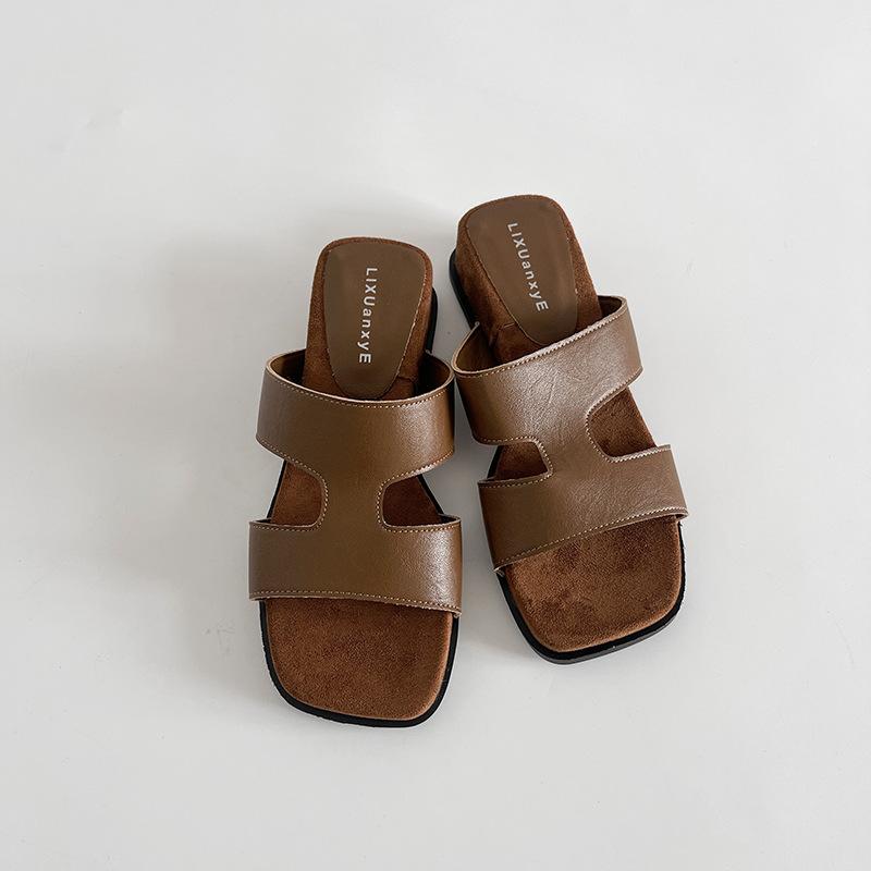 Beige temperament wedge heel wear cool slippers women's 2025 new summer open-toed retro women's super fire beautiful slippers