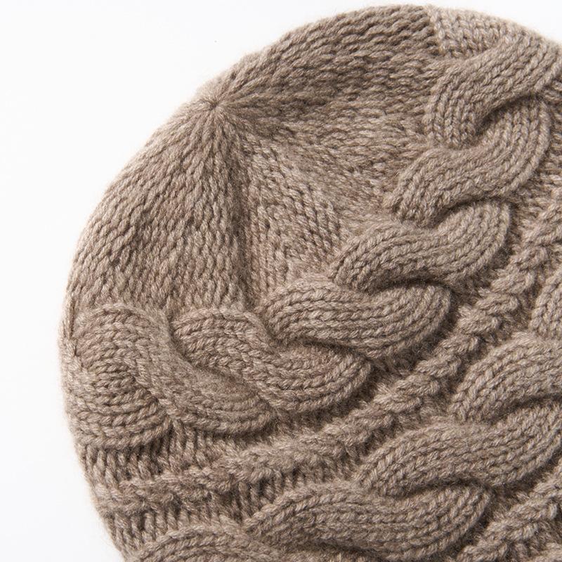 Neue Herbst- und Winter-Damen-High-End-Einfarbige Horizontalmuster-Gedrehte Muster Warme und Modische Strick-Freizeit-Zehenkappe Hut