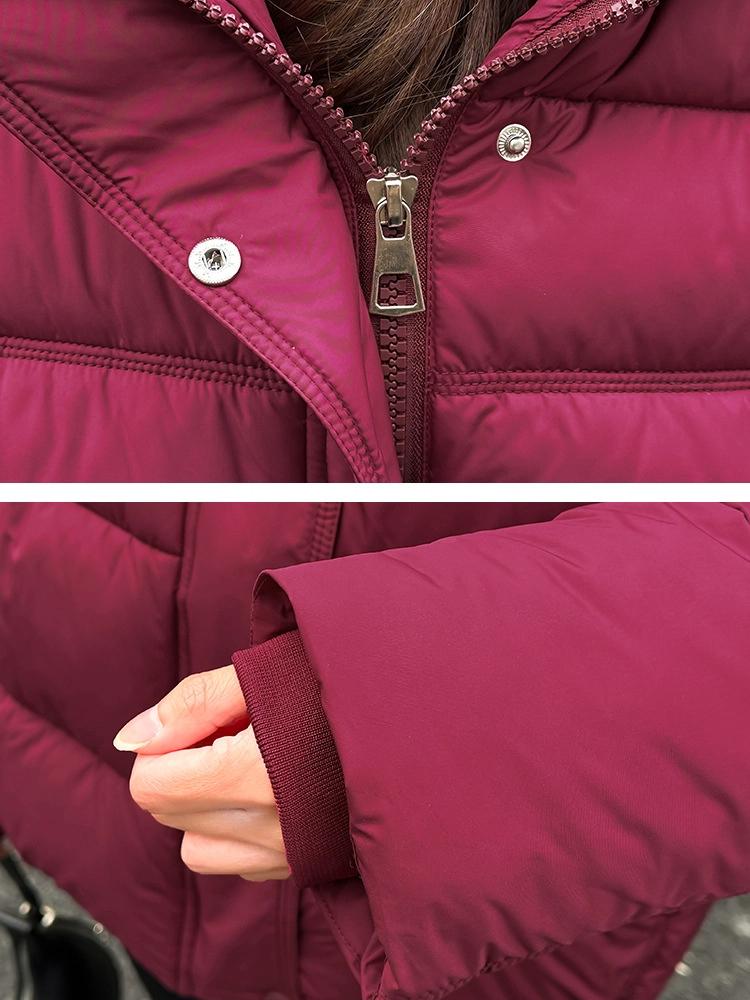 Dámská krátká teplá bunda s kapucí a velkou kapsou