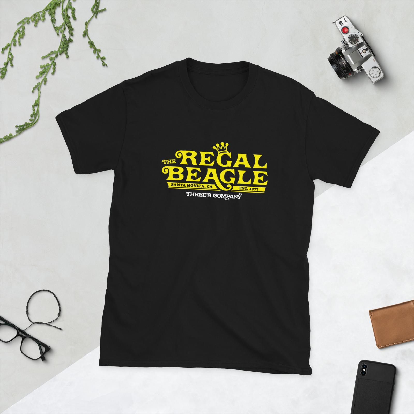 THE REGAL BEAGLE - VINTAGE T-SHIRT Three s Company 70 s TV Comedy S разноцветный