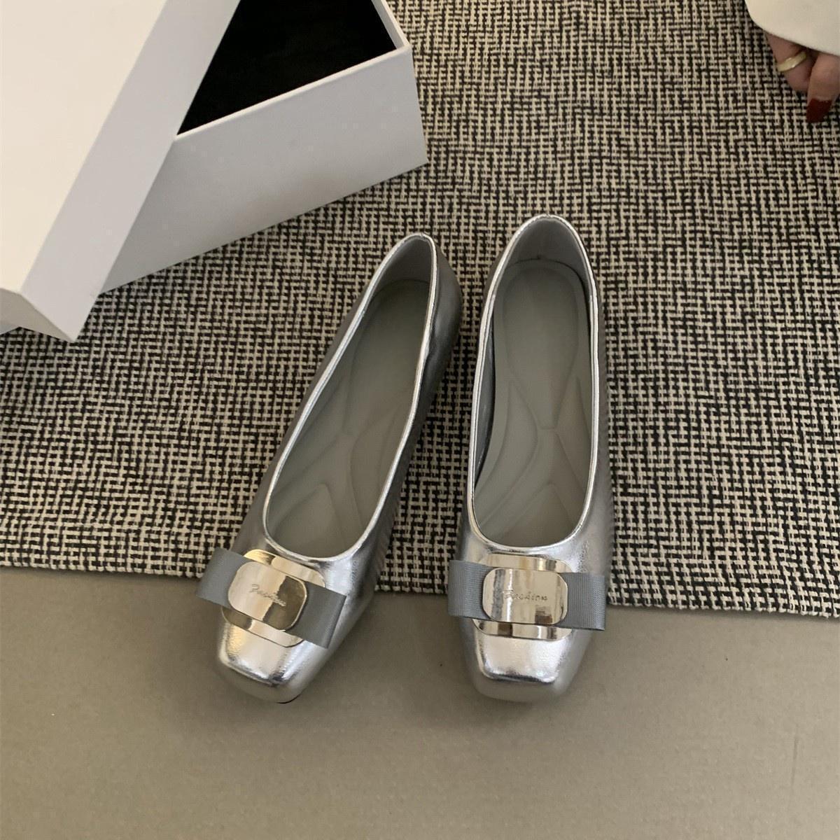 

Женские туфли на низком каблуке, женские весенние и осенние новые серебристые туфли для бабушек, французские вечерние туфли в стиле феи, шапочки на плоской подошве 40 серебряный