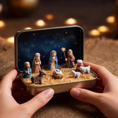 Feiertags-Austauschgeschenke Handgefertigte Miniatur-Weihnachtskrippe Blechdose Heilige Familie Ornament Taschenkrippe Weihnachtsgeschenk