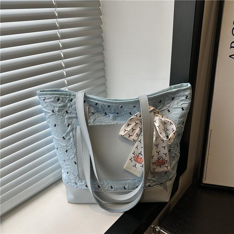 

Красивая зарубежная повседневная сумка-тоут 2025 новая трендовая практичная сумка большой вместимости для поездок на работу, универсальная, на одно плечо, под мышкой, для женщин синий