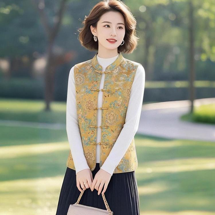 Elegant Retro Jacquard Vest with Frog Button for Moms - Age-Reducing, Stylish Outerwear for Middle-Aged and Elderly Women