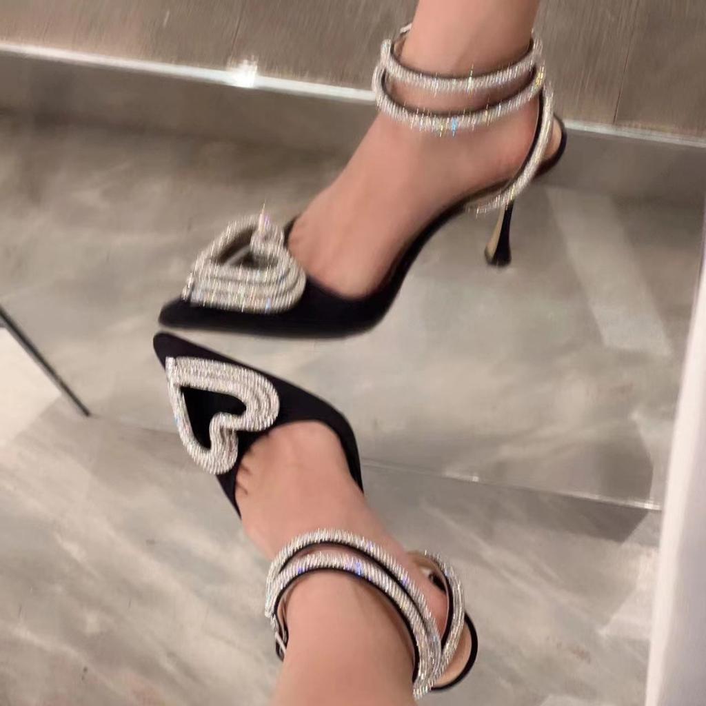 2024 Sommer neue Internet-Berühmtheit transparent glitzernde herzförmige Strass spitzer dünner Absatz sexy Tasche Kopfriemen High Heel Sandalen