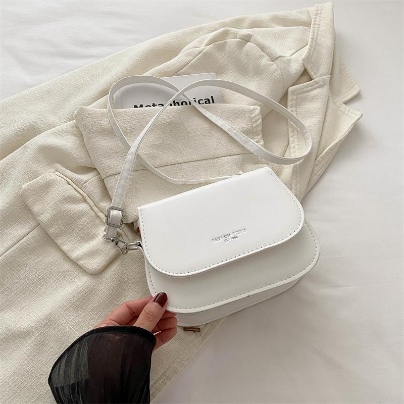 Korean Version of Small Square Bag Texture Casual Messenger Bag Cute Simple Bag Women's 2025 New Trendy and Beautiful Shoulder Bag