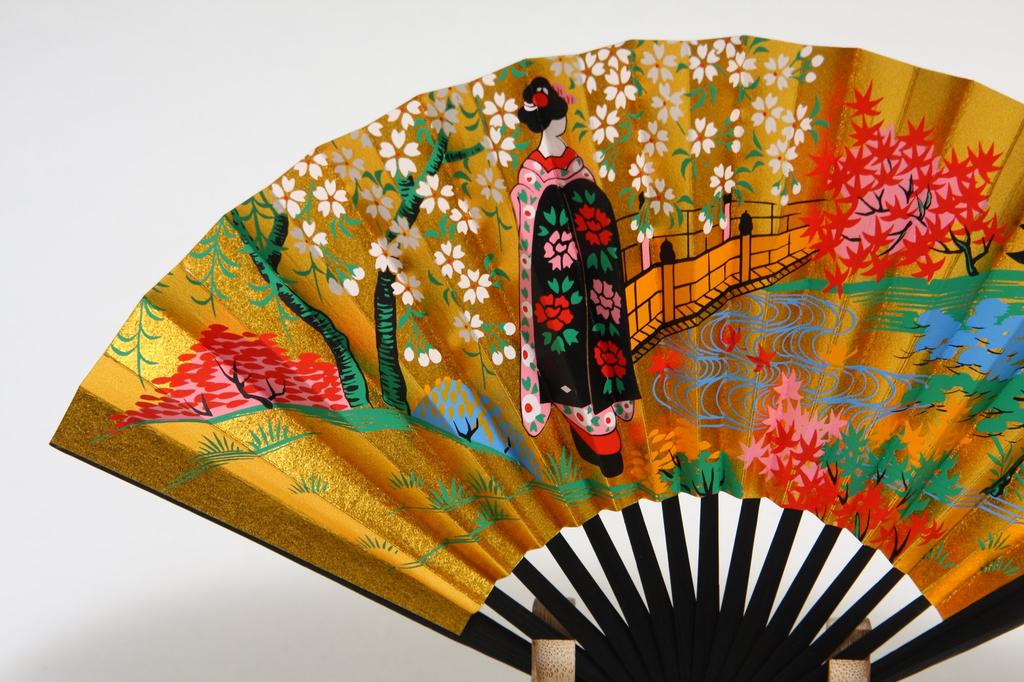 Hasegawa Kyoto Decorative Fan with Black-Dyed Ribs, Fan Stand with Base, Boxed (Maiko, 5-inch)