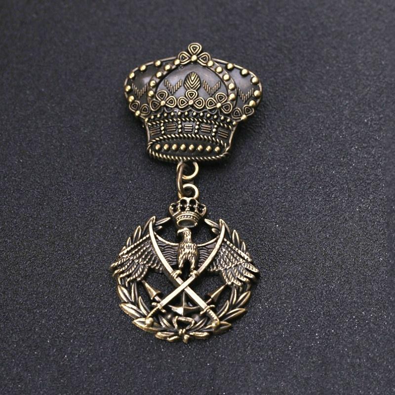 Vintage British College Brooches Pins Men Women Medal Metal Eagle Crown Badge Brooch Lapel Pin Jewelry Accessories Gifts