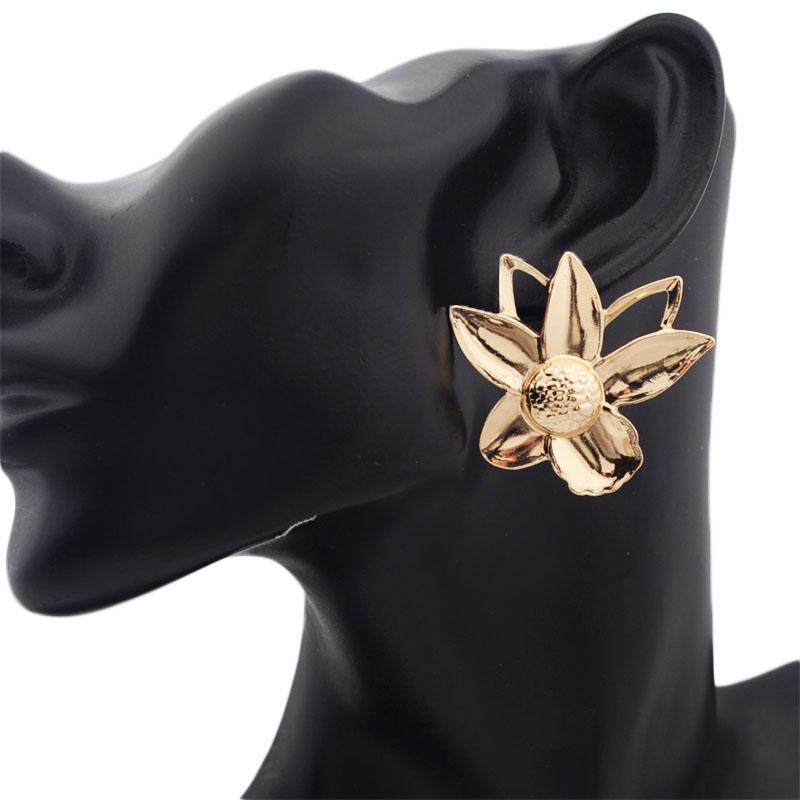

New Metal Flowers with Hollow Ears Unusual Earrings for Women Sunflowers Boho Ear Zircon Cool Stuff 2025 new boucle d oreille