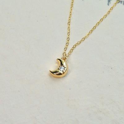 Moon Pendant Necklace Simple and Good Texture Niche Collarbone Chain Forest Fresh Collarbone Chain