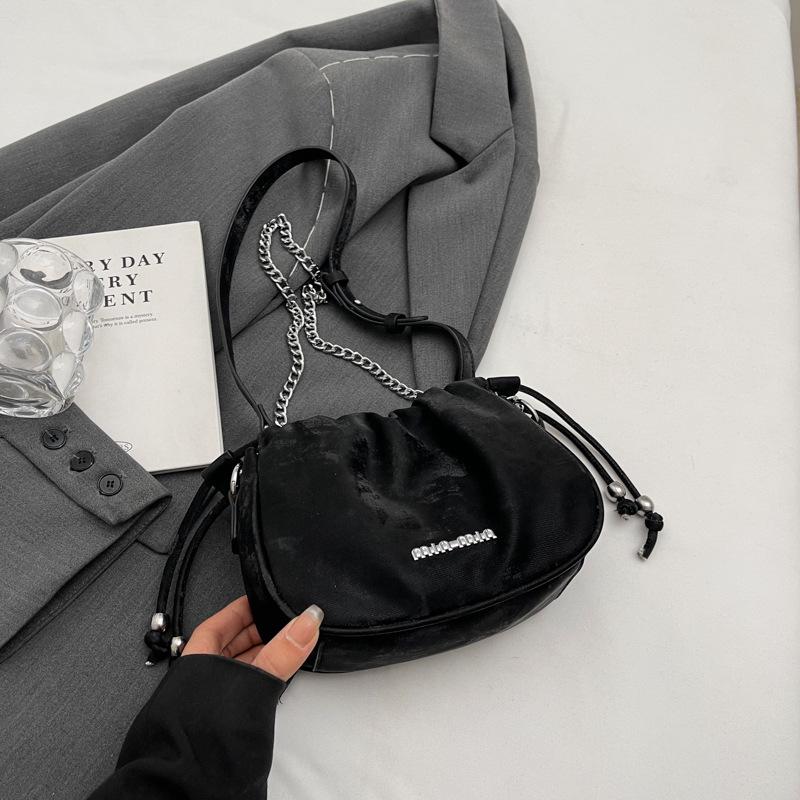 

Новая новая китайская плиссированная сумка-облако на цепочке, модная трехцелевая цельная сумка под мышкой, нишевая сумка-мессенджер No Specifications