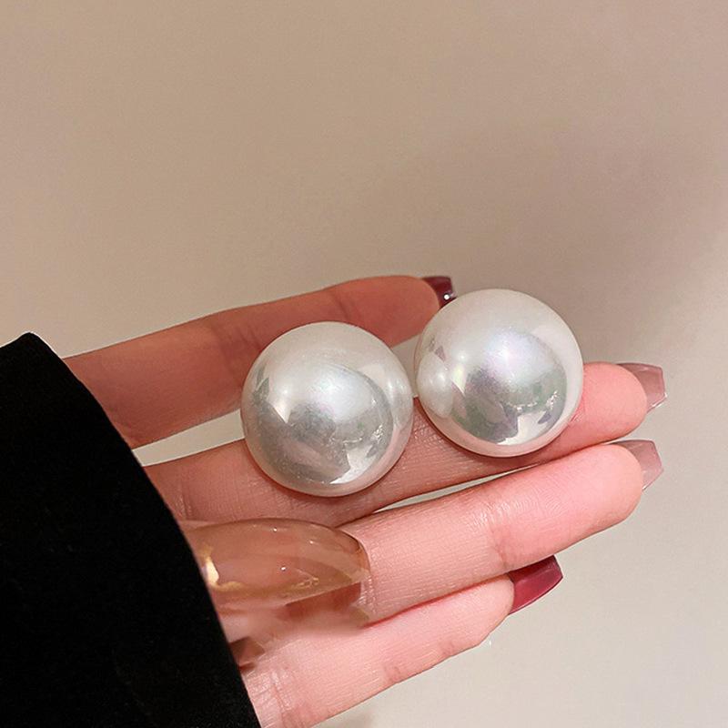 French Baroque Pearl Flower Tassel Earrings: Elegant Silver Needle Studs with a Light Luxury Touch