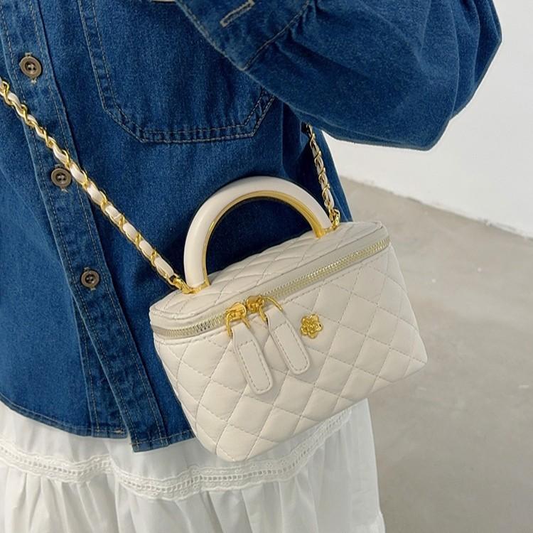 Small Quilted Chain Box Bag For Women With Zipper Closure And Card Pocket For Casual Travel