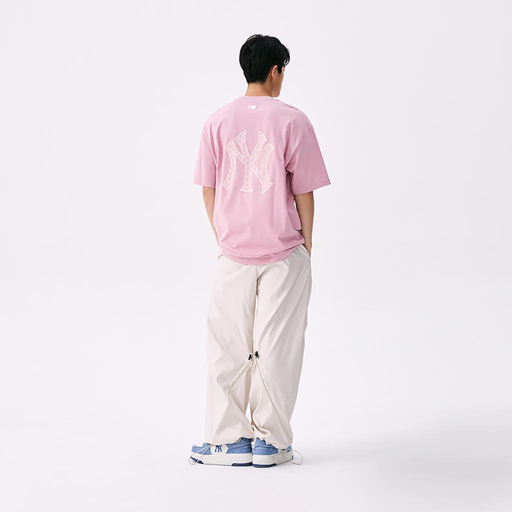 New MLB MONOGRAM Collection New York Yankees SS25 T Shirt Unisex Pink 3ATSM0653-50PKM