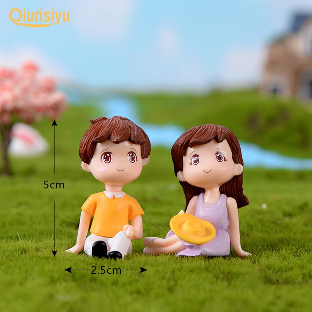 2Pcs Mini Girl Boy Sit Down Look Up Model Figurine
