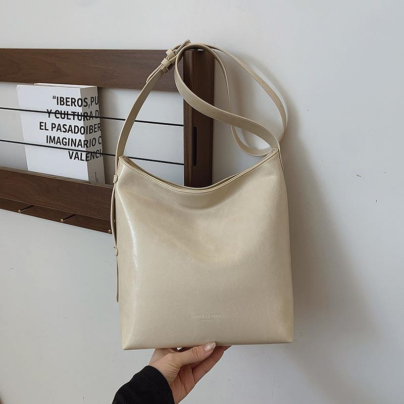 Versatile Single Shoulder Armpit Bag Women's New Casual Soft Leather Large-capacity Commuter Bucket Bag