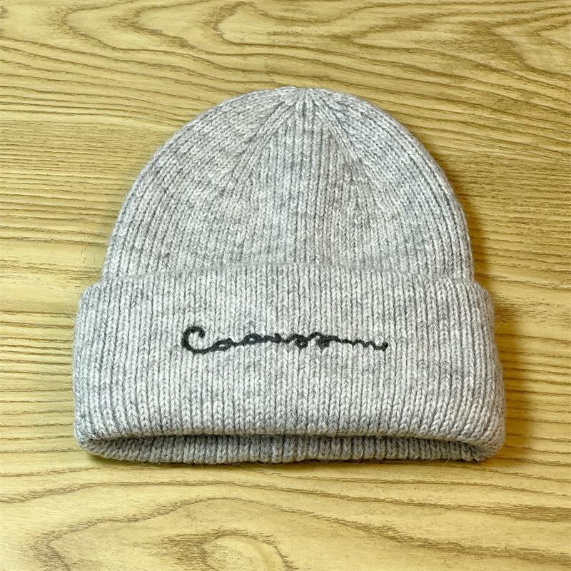 

Шапка-бини из кроличьего меха с английским алфавитом, женская, осенне-зимняя, универсальная, утолщенная, теплая, пуловер, с защитой ушей, вязаная шапка, холодная шапка для взрослых one size