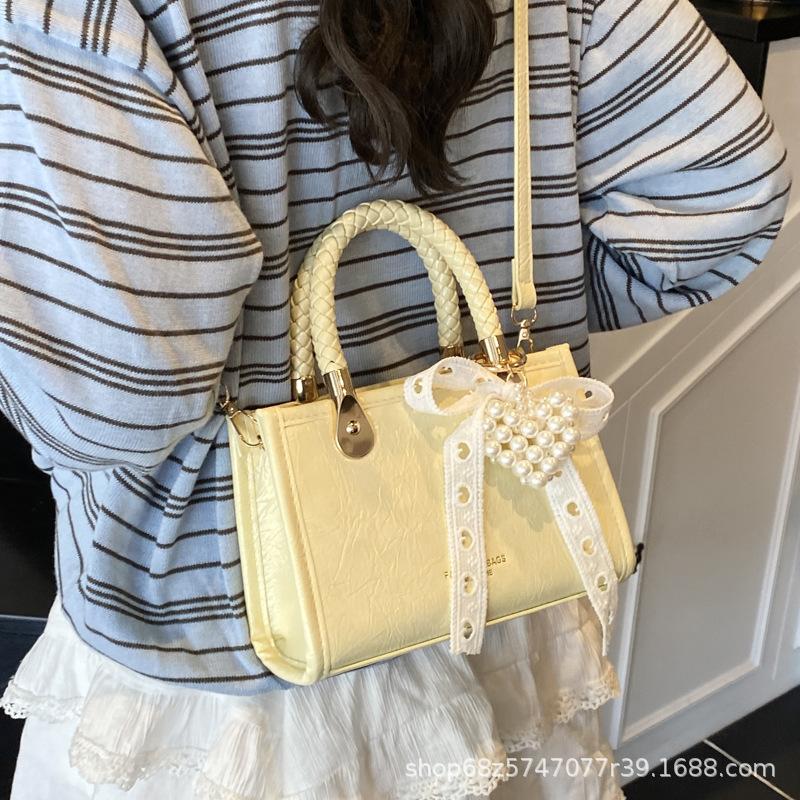 Textured foreign style niche design bag women's 2025 new popular versatile messenger bag fashionable portable small square bag