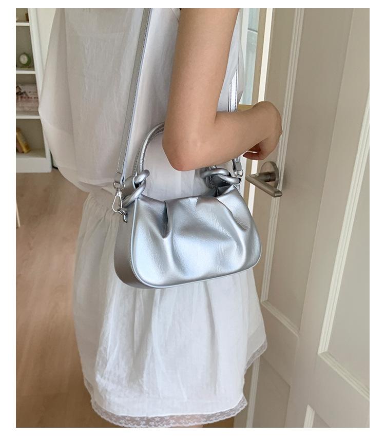 

French niche pleated hand carry cloud bag 2025 new fashion design versatile single shoulder messenger bag handbag серебряный