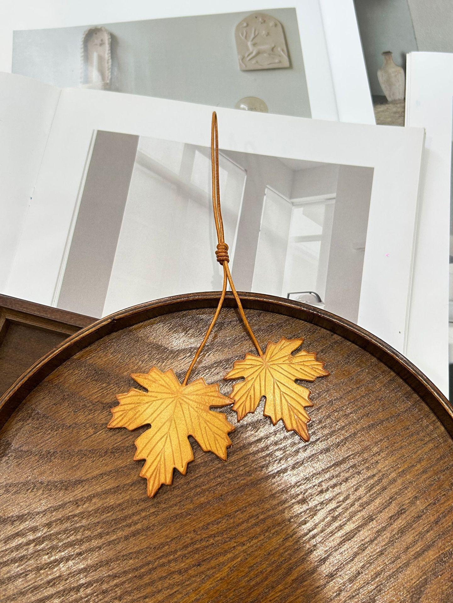 First Layer Cowhide Leaf Ginkgo Pendant Gradient Maple Pet Car Keychain Artistic Creative Gift