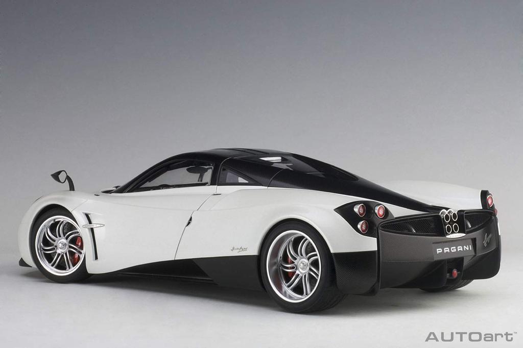 AUTOart Pagani Huayra white 1/12