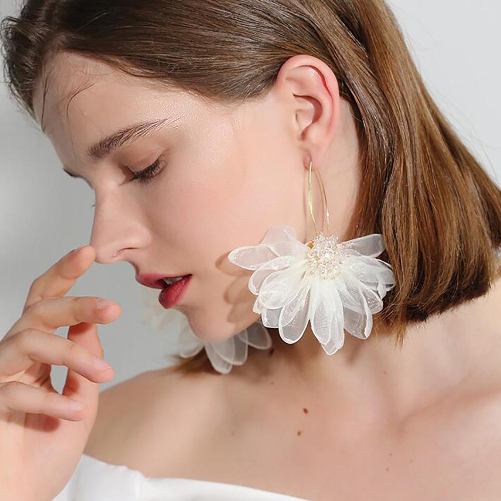 Holiday Wind Fairy Fabric Flower Earrings Mori Earrings Female Fashion Temperament Fresh Earrings.