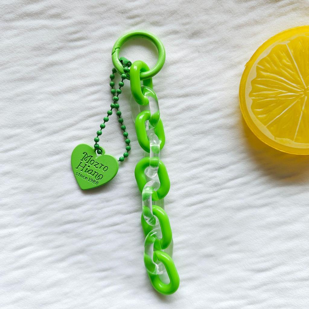 Barevný akrylový přívěsek na klíče ve tvaru srdce – Ručně vyráběný DIY šperkový doplněk