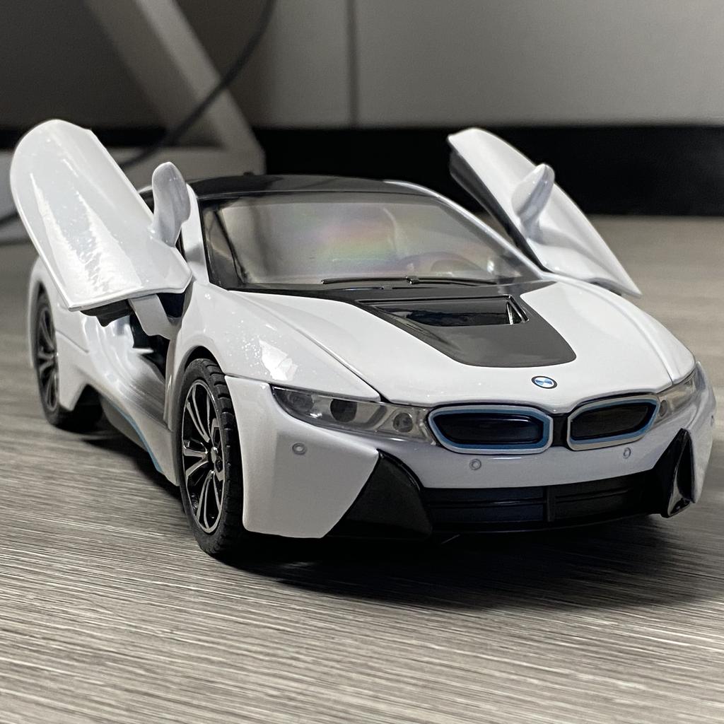 1:22 BMW I8 Super Hybrid Coupe Alloy Sports Car Model Diecasts Metal Classic Car Model High Simulation Sound And Light Childrens