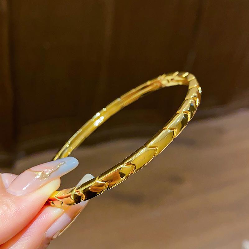 18K Gold Plated Zircon Twill Bangle: Exquisite, Versatile Luxury Bracelet for Women