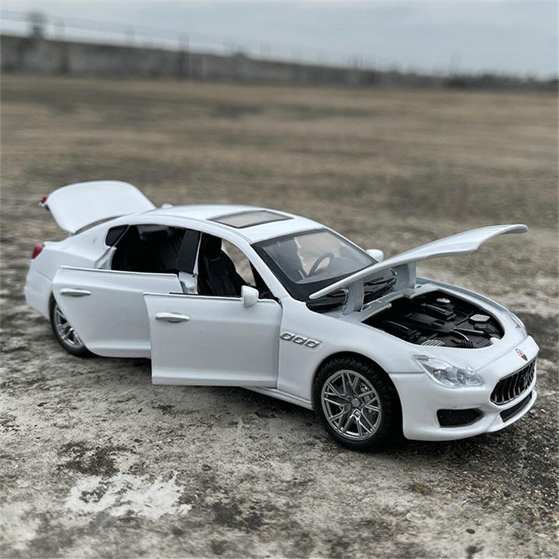 1/32 Maserati Quattroporte Alloy Car Model Diecasts Metal Toy Vehicle Car Model Simulation Sound Light Collection Childrens Gift