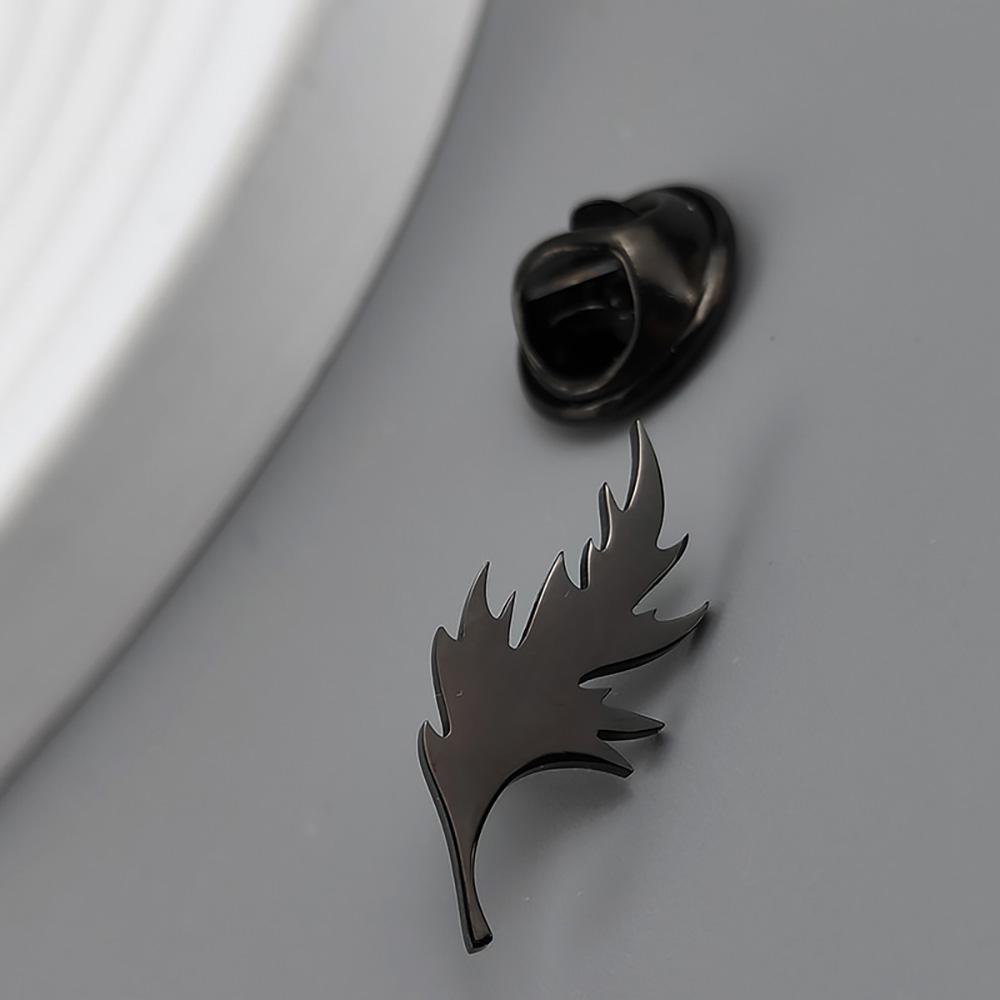 

Classic feather leaf men s lapel pin, stainless steel gold-plated badge, black brooch for punk suit accessories, gift for father чорний