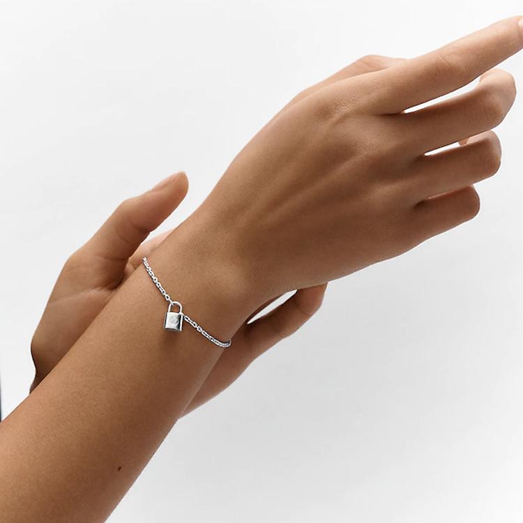 Louis Vuitton Logo Lock Pure Silver Bracelet Women bracelet Q95450