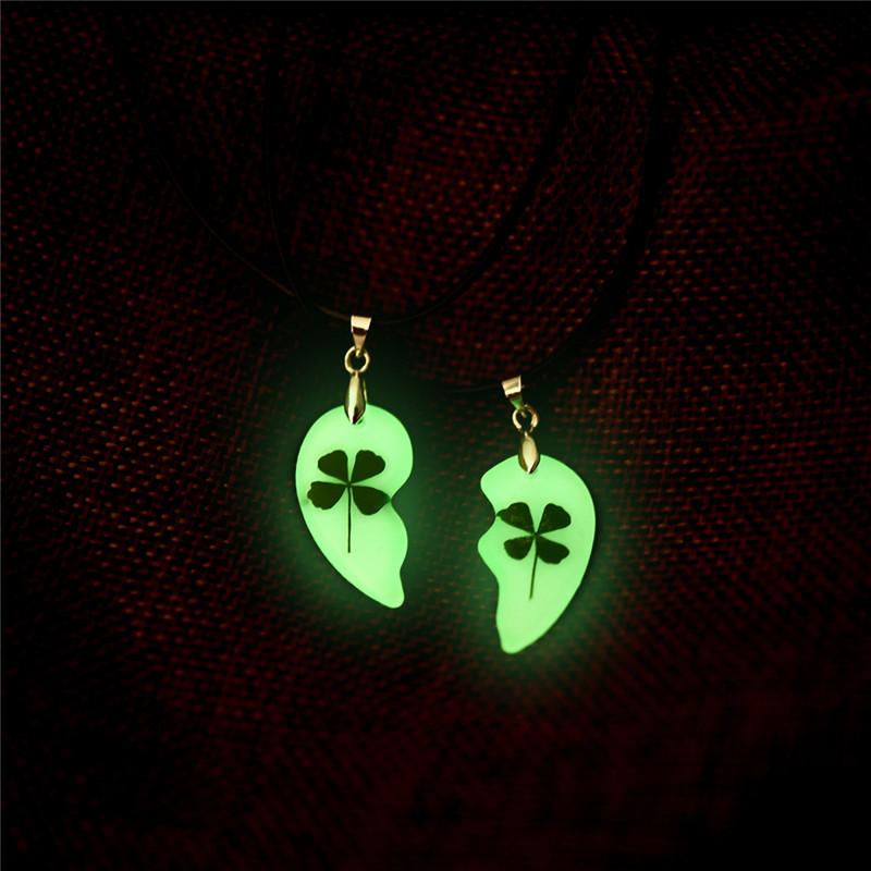 Four Leaf Clover Luminous Couple Necklaces 2 Pcs Heart Shape Pendant Necklace Natural Dried Flower Glow In The Dark Jewelry Gift