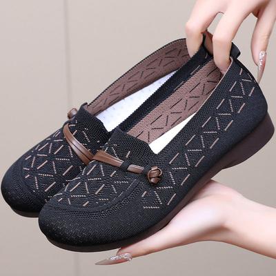 Sapatos baixos de um pedal novos de primavera e verão para mulheres, tecido voador respirável, sola macia para meia-idade e idosas, sola de PU