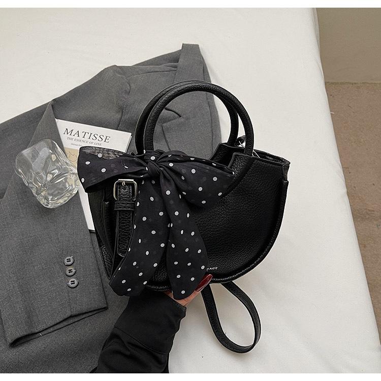 

Niche design foreign style small bag women s 2025 new high-end fashion handbag casual versatile shoulder messenger bag чёрный